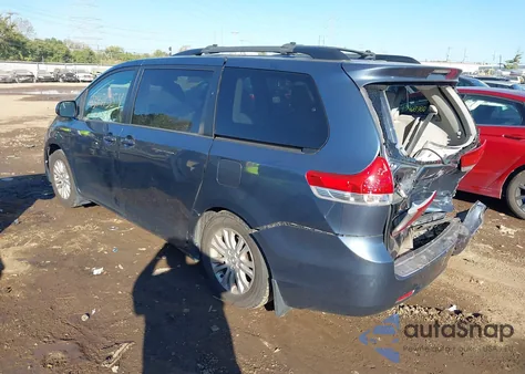 2014 Toyota Sienna Xle V6 8 Passenger z USA, uszkodzony, nr VIN 5TDYK3DC3ES438504